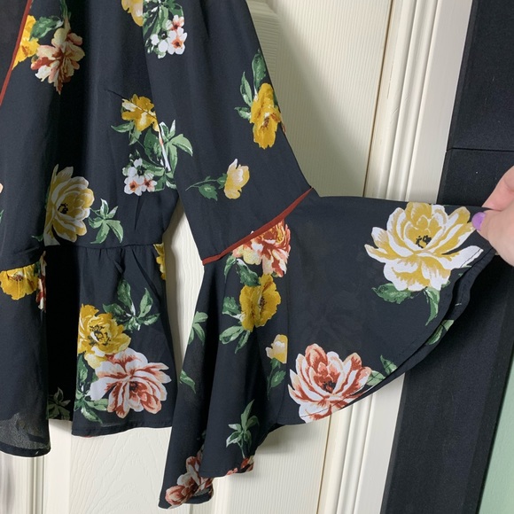 June & Hudson | Floral Peplum Bell Sleeve Wrap Top - Small - Picture 4 of 8